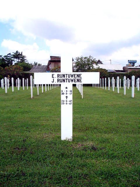Afbeelding van graf of monument van Emanuel Runtuwene