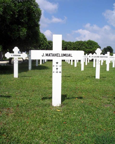 Afbeelding van graf of monument van J. Matahelumual