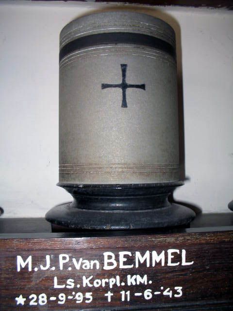 Afbeelding van graf of monument van Marinus Joannes Petrus van Bemmel