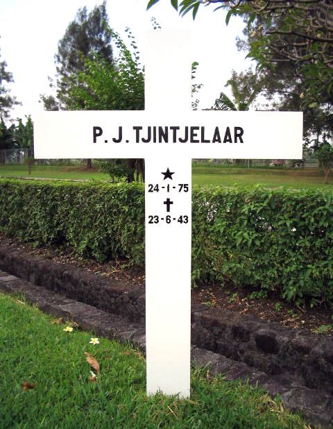 Afbeelding van graf of monument van Piet Jan Tjintjelaar