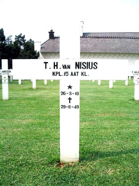 nisius.van.t.h.2005.jpg
