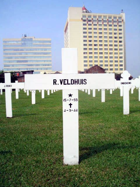 Afbeelding van graf of monument van Ruurd Veldhuis