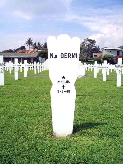 Afbeelding van graf of monument van Nji Oermi