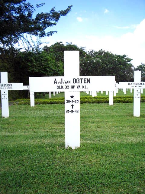 Afbeelding van graf of monument van Arie Jacob van Ogten