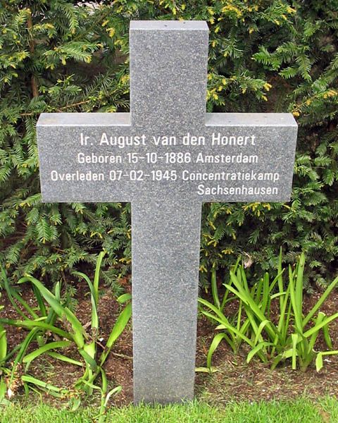 Afbeelding van graf of monument van August van den Honert