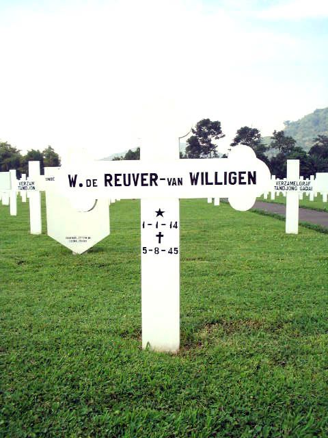 Afbeelding van graf of monument van Willy de Reuver-van Willigen