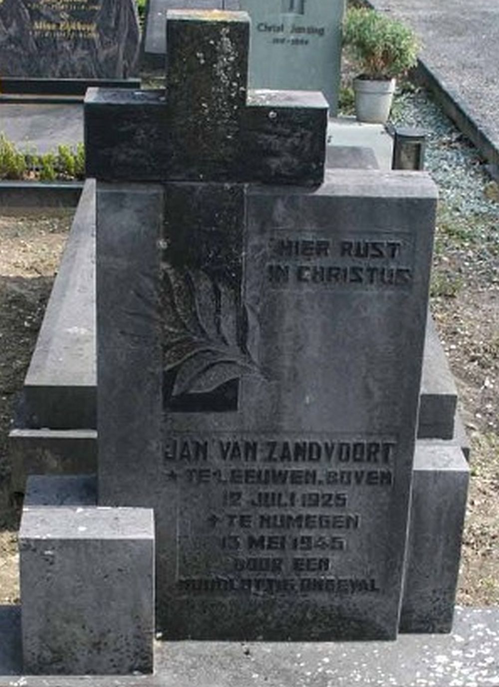 Afbeelding van graf of monument van Johan van Zandvoort