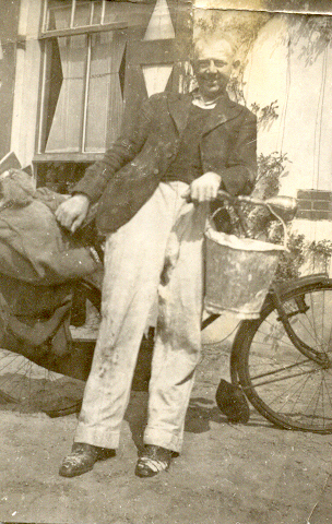 Gerrit Coelingh smuggling food as a plasterer WWII