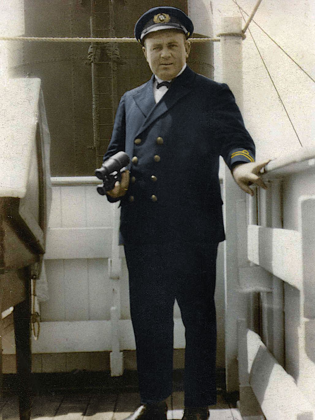 6 W J Klijn 1e Officier van het ss Slamat hier 2e