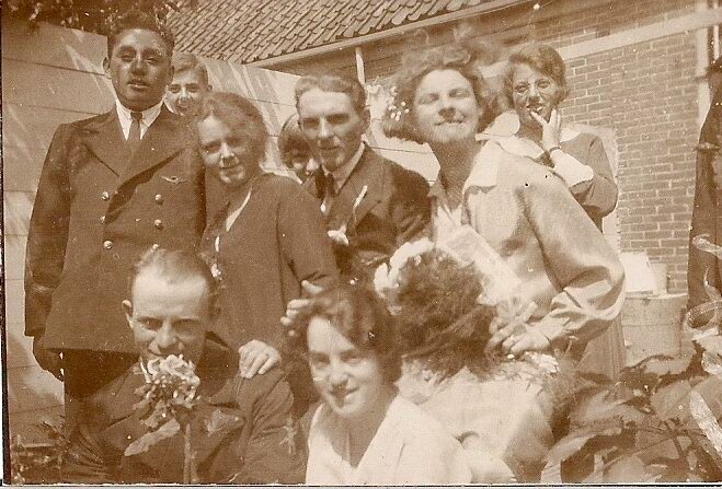Huwelijk J C Mosterdijk en Neeltje Lafeber op 19 f