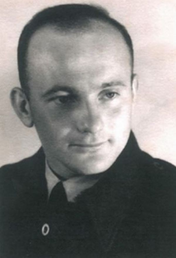 Portretfoto T.J. Koloszczyk, foto Polish War Graves.JPG