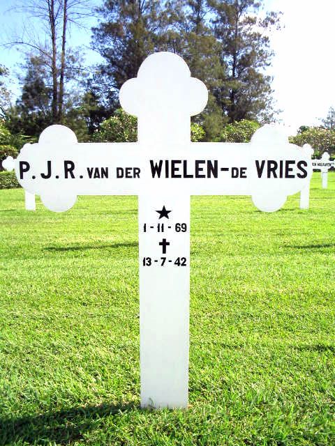 Afbeelding van graf of monument van Petronella Johanna Rudolphina van der Wielen-de Vries